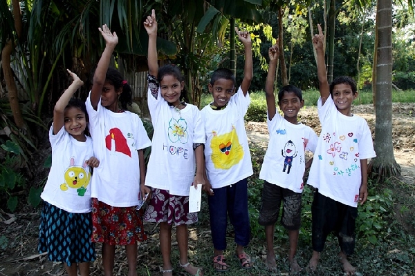 기후난민아동 희망티셔츠·영양결핍치료식 전달(방글라데시 등) 대표이미지